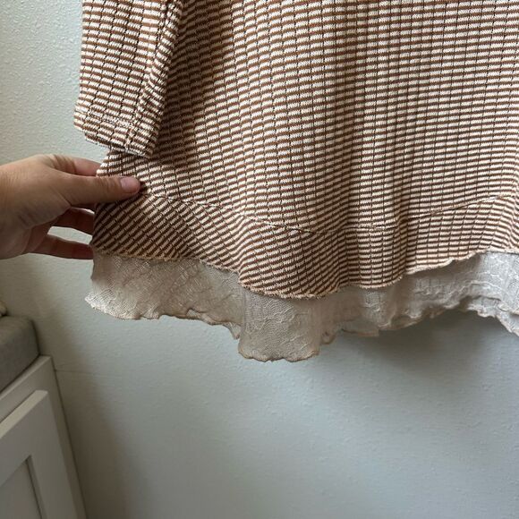 WOMENS TOP SIZE SMALL - Picture 2 of 4